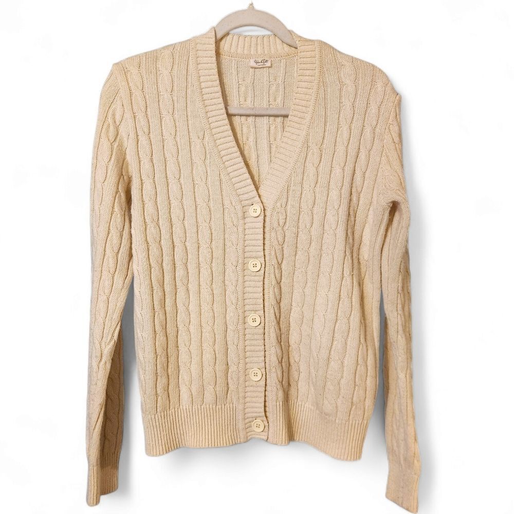 Brandy Melville John Galt cable knit cardigan cream. Basic aesthetic comfy warm
